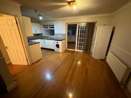 3 bedroom terraced house to rent - Photo 4