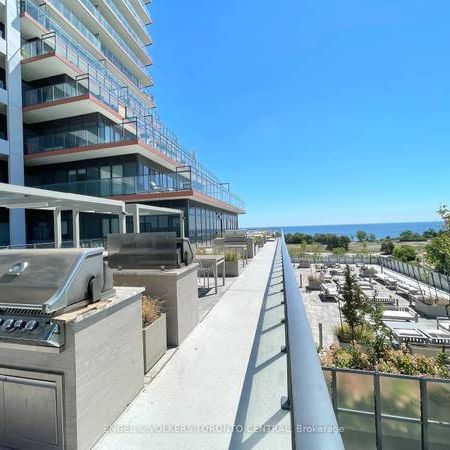 Waterfront parking included indoor pool! - Photo 1