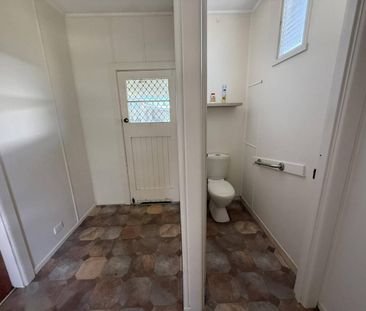 Low-Set Family Home in Westlawn on a Flat Block - Photo 3