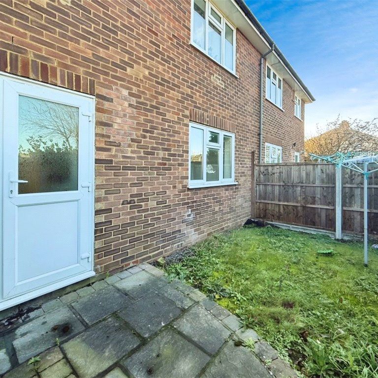 Poundfield Court, Woking, Surrey, GU22 8LA - Photo 1