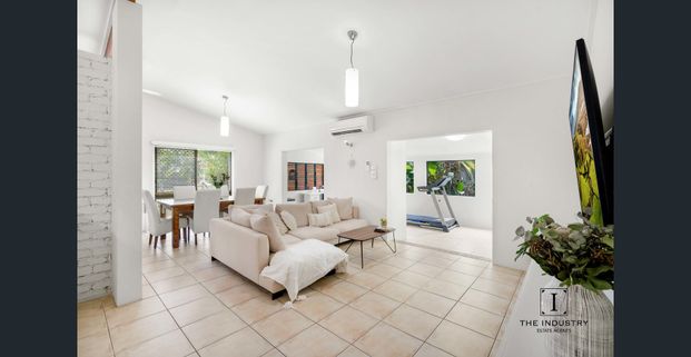 Tropical Setting | 650m to Trinity Beach | Fully Furnished - Photo 1