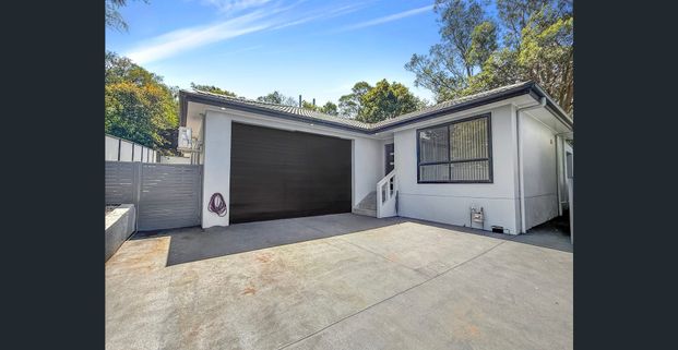 MODERN 4 BEDROOM FAMILY HOME - Photo 1