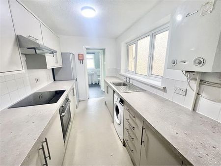 3 bedroom terraced house to rent - Photo 4