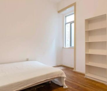 Room in a shared 9-bedroom apartment for rent in Lisbon, Lisbon - Photo 4