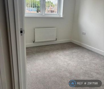 3 bedroom end of terrace house to rent - Photo 2