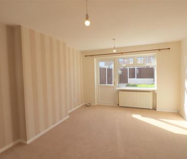 2 bedroom mews to rent - Photo 1