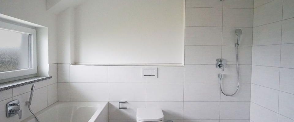 4 ZKB mit Balkon und Abstellraum sowie 2 Carportstellplätze, Warmmiete 1330,00 €, Erstvermietung - Foto 1