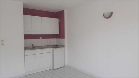 NIMES CENTRE/LYCEE DHUODA - RUE HENRI IV - STUDIO 21.32 M2 AU 1ER ETAGE - Photo 2