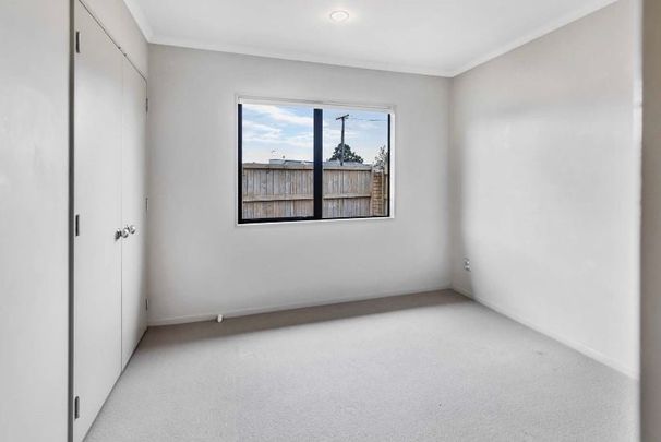 Three Bedroom Modern Private Townhouse - Photo 1