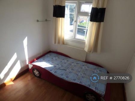 4 bedroom semi-detached house to rent - Photo 5