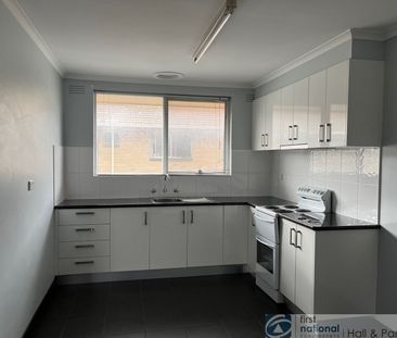 Two Bedroom Apartment! - Photo 2