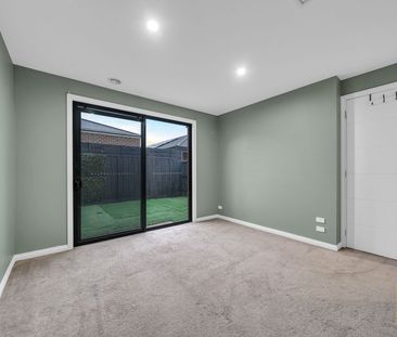 A Luxurious Family Haven You'll Love Coming Home To! - Photo 3