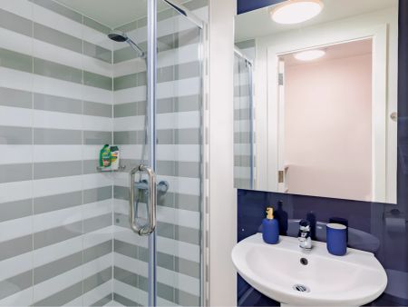 Ensuite Second and Third Floor - Photo 5