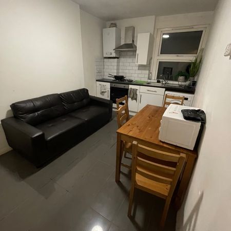2 Bed Flat, Lewisham Way, SE14 - Photo 3