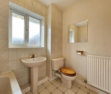 4 bedroom detached house to rent - Photo 3