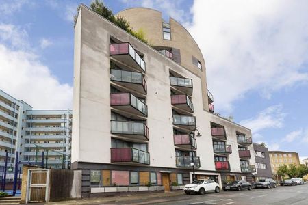 Stunning spacious 1 bed penthouse by Regents Park - Photo 3