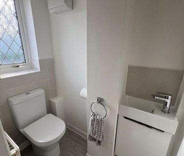 3 bedroom detached house to rent - Photo 2