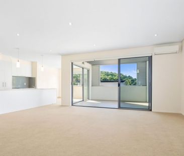 Light-Filled Coastal Living in a Peaceful Cul-De-Sac - Photo 3