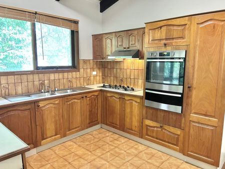 Freshly Painted Single-Level Unit – Move-In Ready! - Photo 2