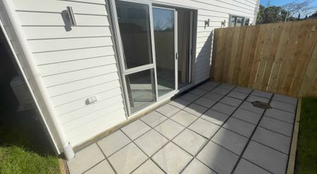 Last of 4 - Brand new! 4 bedroom 2 Bathroom - Photo 4