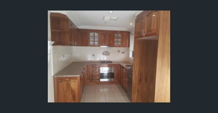 Spacious 3-Bedroom Unit in St Albans - Photo 2