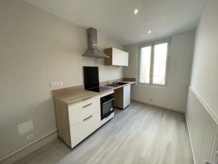 Location Appartement 4 pièces 101m² CARPENTRAS 84200 - Photo 5