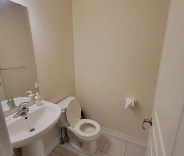 Condo Townhouse For Lease | X7308850 - Photo 1