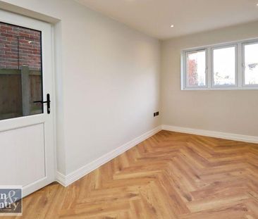 4 bedroom detached house to rent - Photo 2