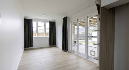 Newly Renovated 3-Bedroom Home with Double Garage - Photo 2