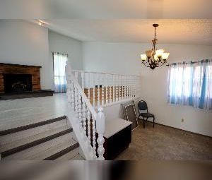 3 Bed 1.5 Bath Suite Single Garage Central Edmonton - Photo 1