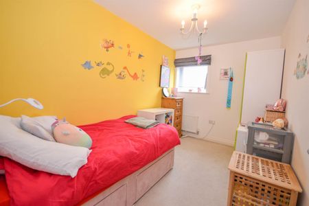 6 bed detached house to rent in Elford Avenue, Greenside, NE13 - Photo 4