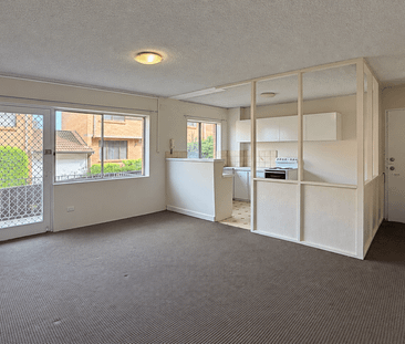 Spacious 2 bedroom Unit - Photo 1