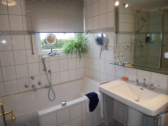 ***LAMBERT&STRELOW***Traumhafte 3,5 ZKB – Terrassen-Wohnung mit Rheinblick/Garten in Oestrich-Winkel - Foto 1