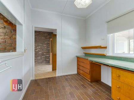 2 BEDROOM + STUDY + RUMPUS WITH AIR CONDITIONING! - Photo 3