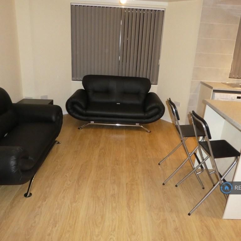 2 bedroom flat to rent - Photo 1