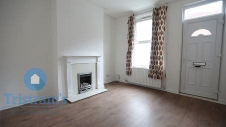 4 bed Mid Terraced House for Rent - Photo 2