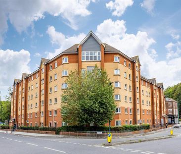 1 bedroom in a flat share to rent - Photo 3