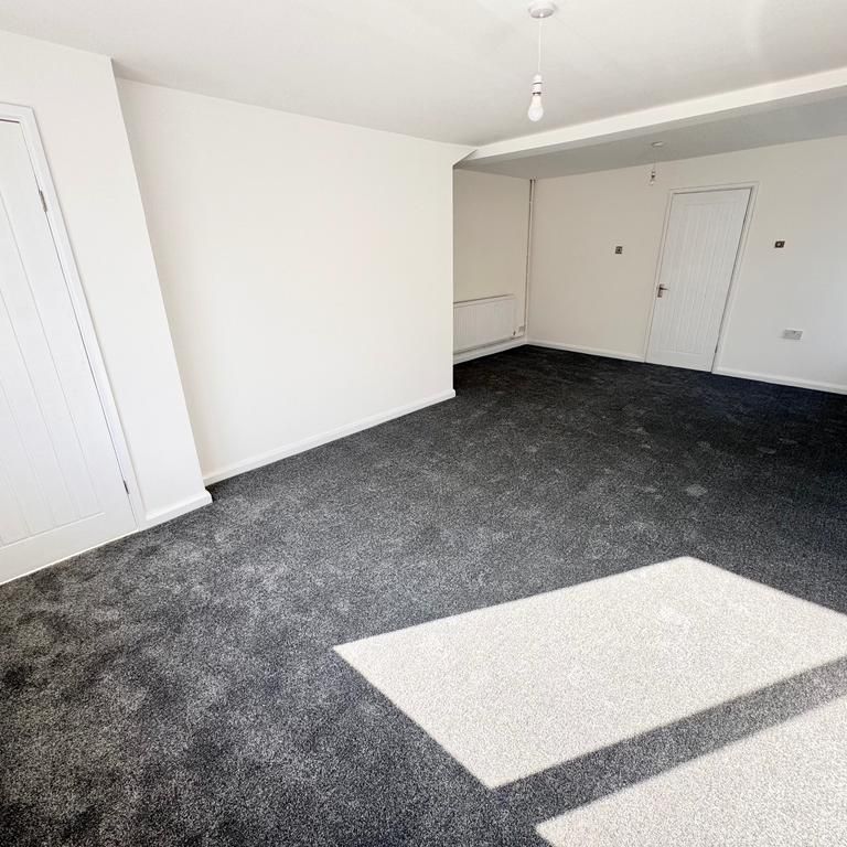 2 bedroom end of terrace house to rent - Photo 1