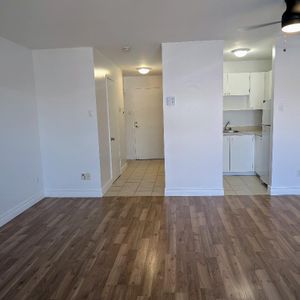 Studio clientèle 50 ans et plus, NON FUMEUR, 3 ième étage, inclus Hydro - Photo 2