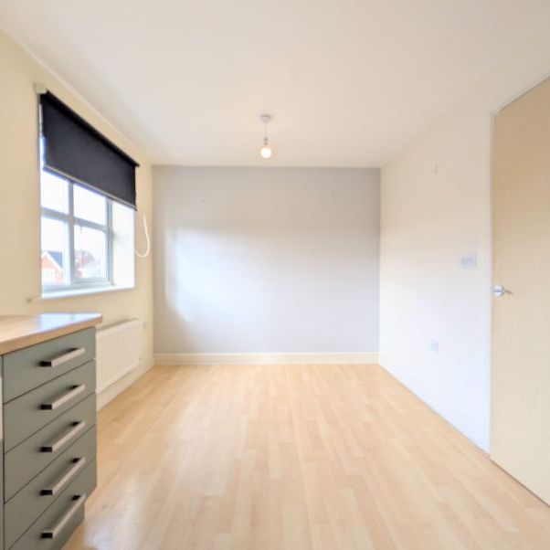 To Let – Kew House Drive, Scarisbrick – Three Bedroom Townhouse - Photo 1