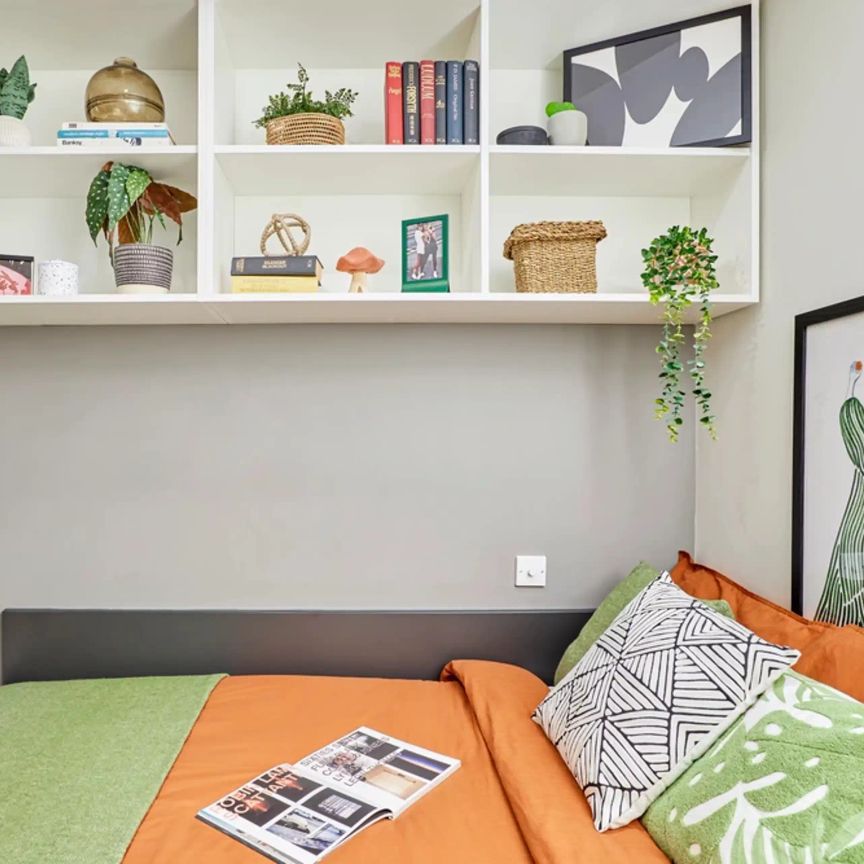 Medium Standard Double Ensuite - Photo 1