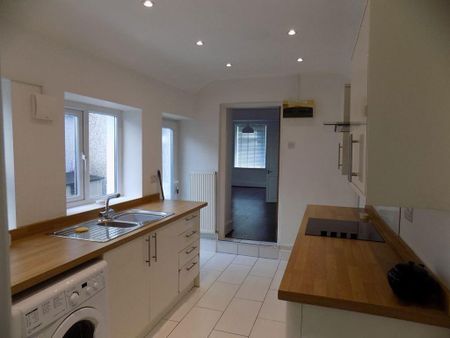 3 bedroom terraced house to rent - Photo 5