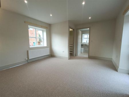 3 bedroom detached bungalow to rent - Photo 2