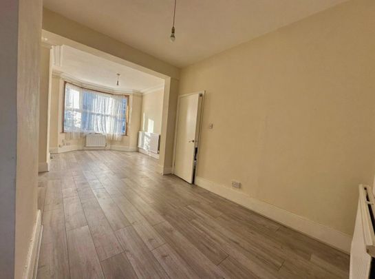 3 Bed End Terrace, Davidson Road, CR0 - Photo 1