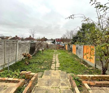 3 bedroom end of terrace house to rent - Photo 4