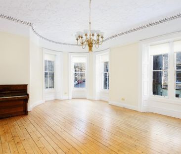 3 bedroom flat to rent - Photo 2