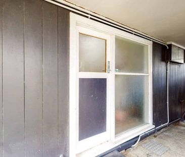 City Fringe Convenience - Photo 3