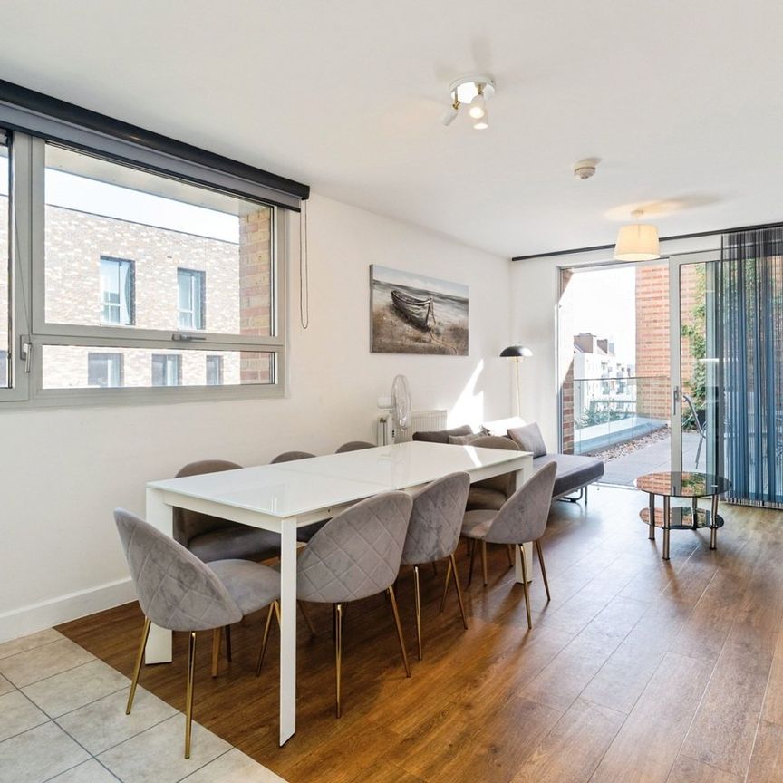 3 Bed Flat, Nelson Walk, E3 - Photo 1