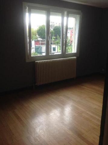 Location Maison 3 pièces 63m² DECINES CHARPIEU 69150 - Photo 2