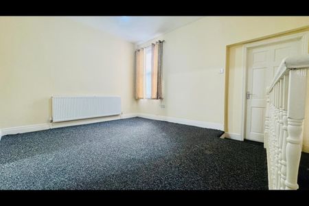 2 Bed Terraced House, Dersingham Avenue, E12 - Photo 2